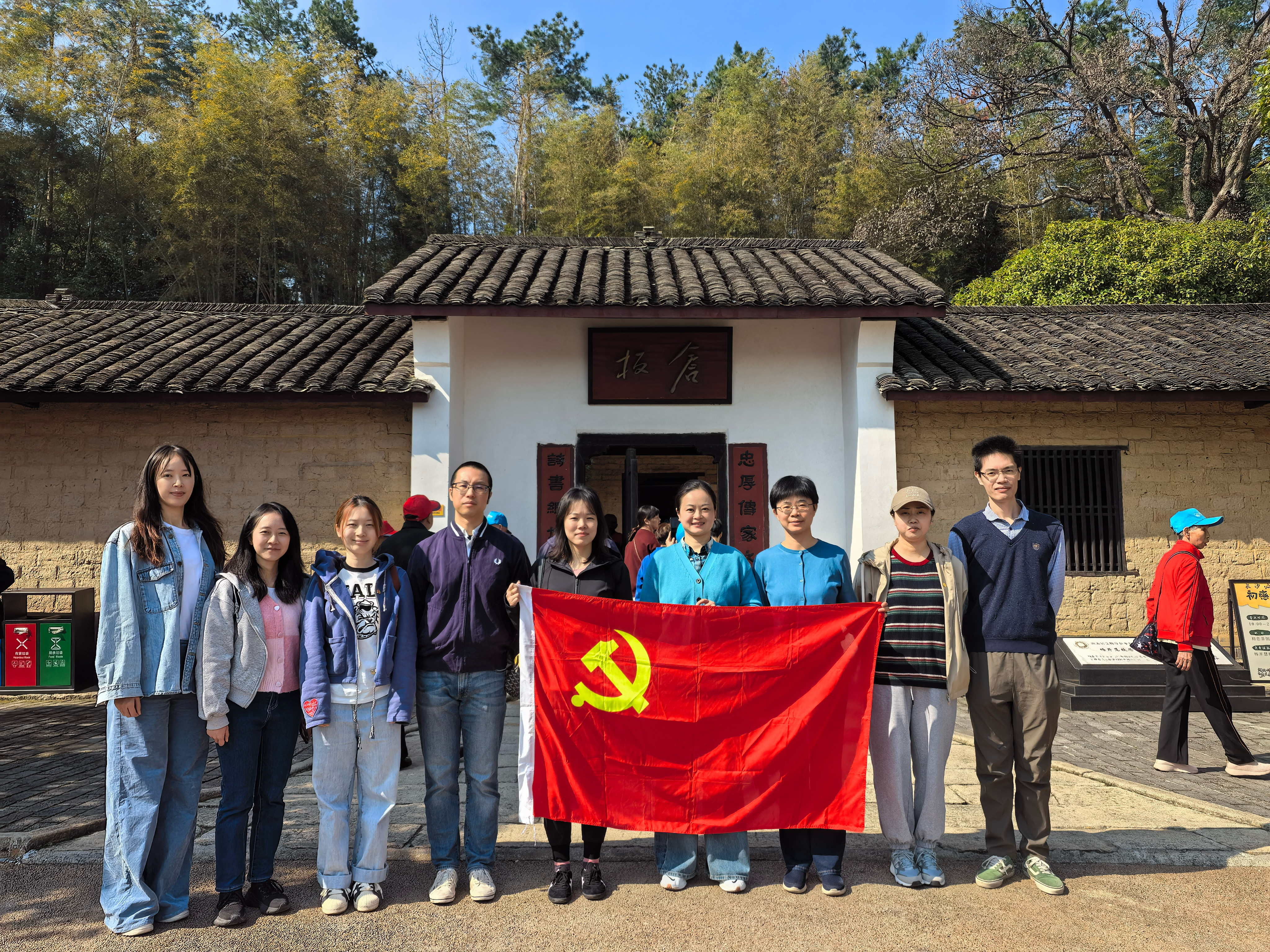 大发（中国）资金财务部党支部与证券事务部党支部联合开展“传承红色基因 砥砺初心使命”主题党日活动