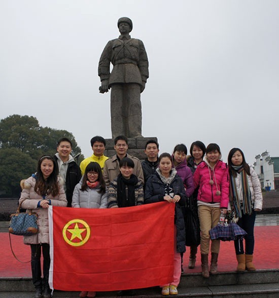 “学雷锋，献爱心”——中国共产主义青年团大发在线登录委员会开展慰问贫困学生助学活动