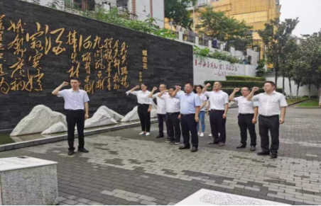 大发在线登录投资发展部党支部到识字里社区开展主题党日暨志愿服务活动
