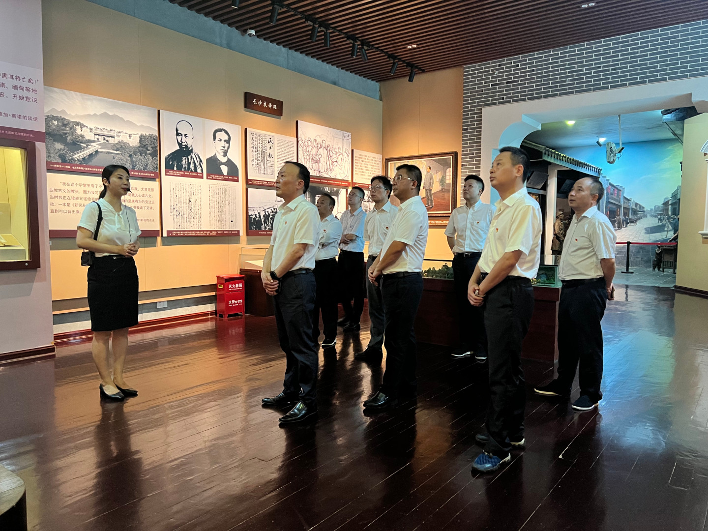 大发在线登录党委理论学习中心组开展第7次集体学习暨“不忘初心、牢记使命”主题党日活动